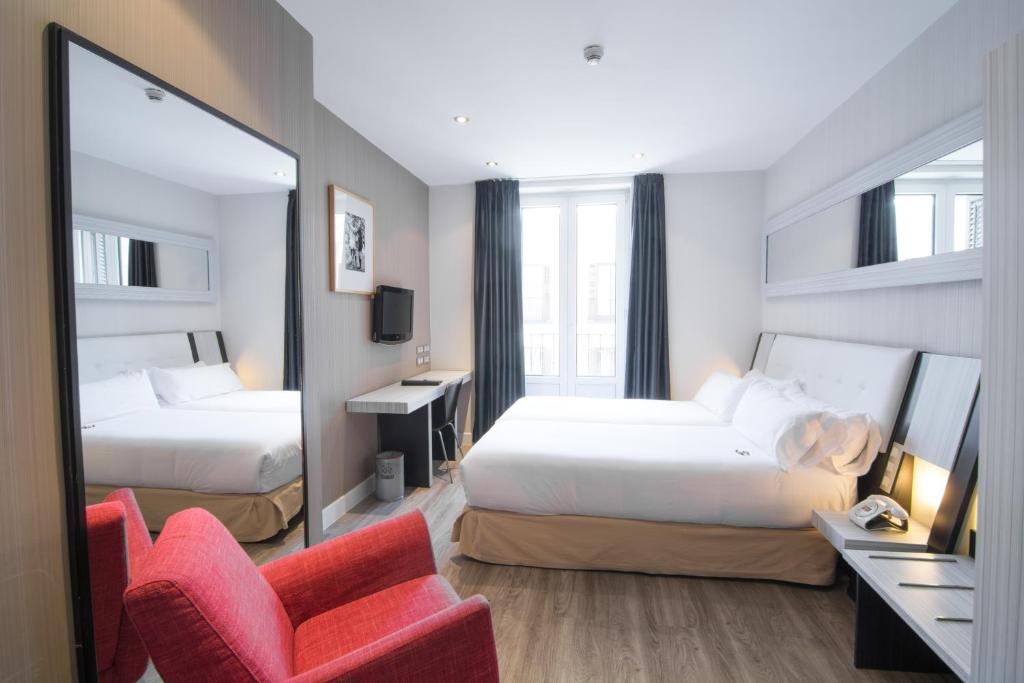 Petit Palace Arenal - Resim 2