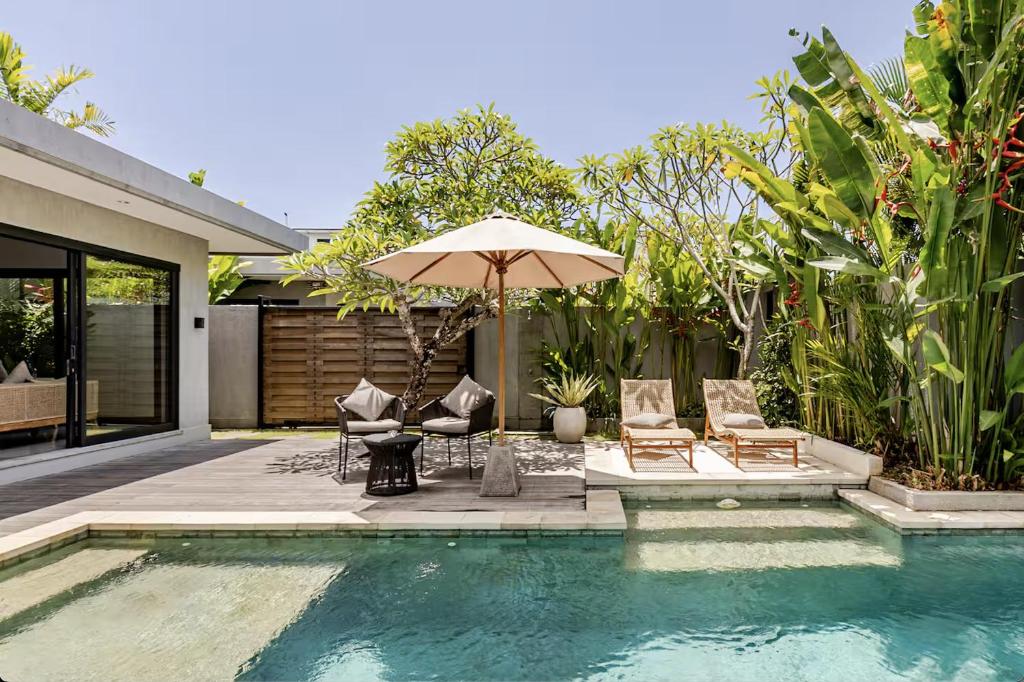 Swimmingpoolen hos eller tæt på Optima Villas Bingin