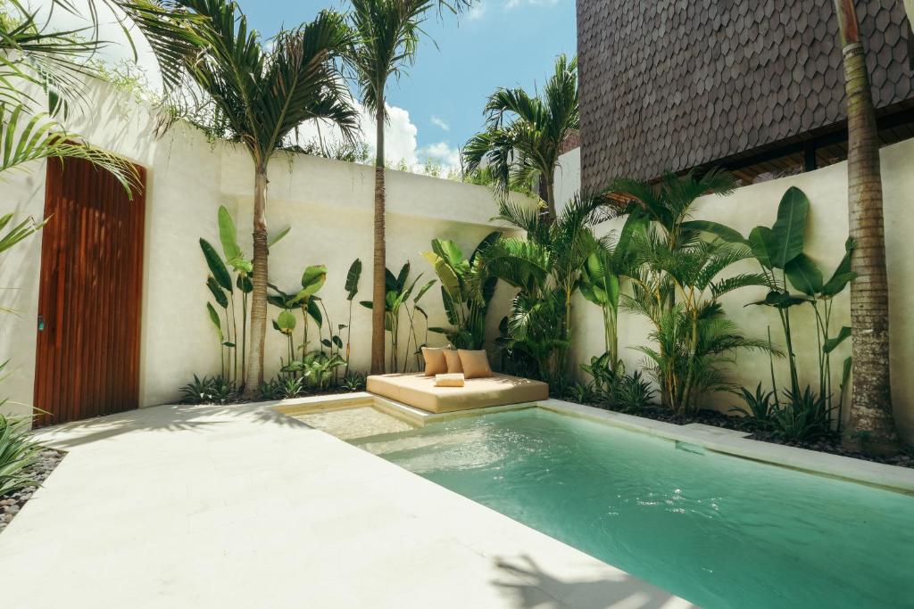 Πισίνα στο ή κοντά στο Batu Bingin Villa