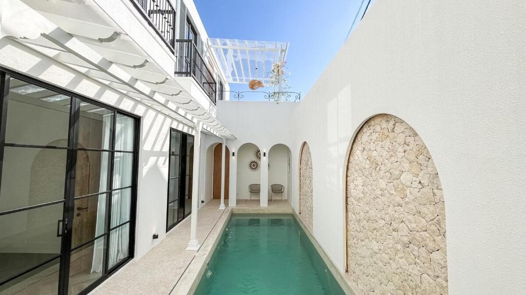 Πισίνα στο ή κοντά στο Modern Sanctuary Luxury 3BR Escape in Berawa