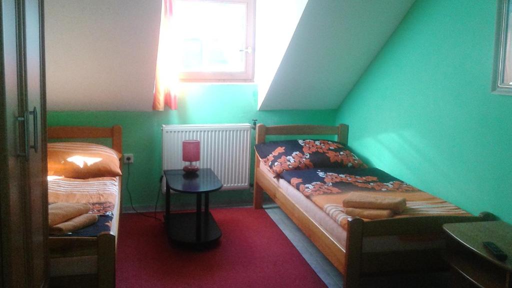 Postel nebo postele na pokoji v ubytování Guest House U Náhonu
