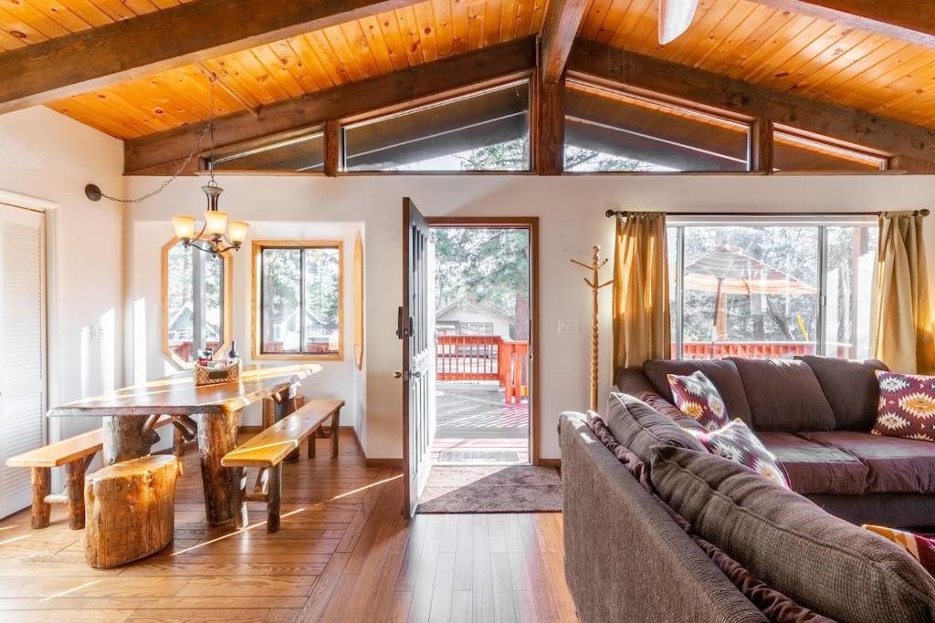 a living room with a couch and a table at Bearadise Cabin in Sugarloaf
