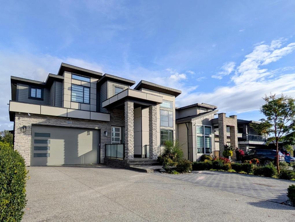 a large house with a driveway at Cozy 2BR for Family & Private Parking & Near Mall in Langley