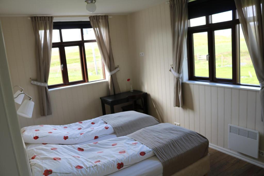 Letto o letti in una camera di Sólheimahjáleiga Guesthouse