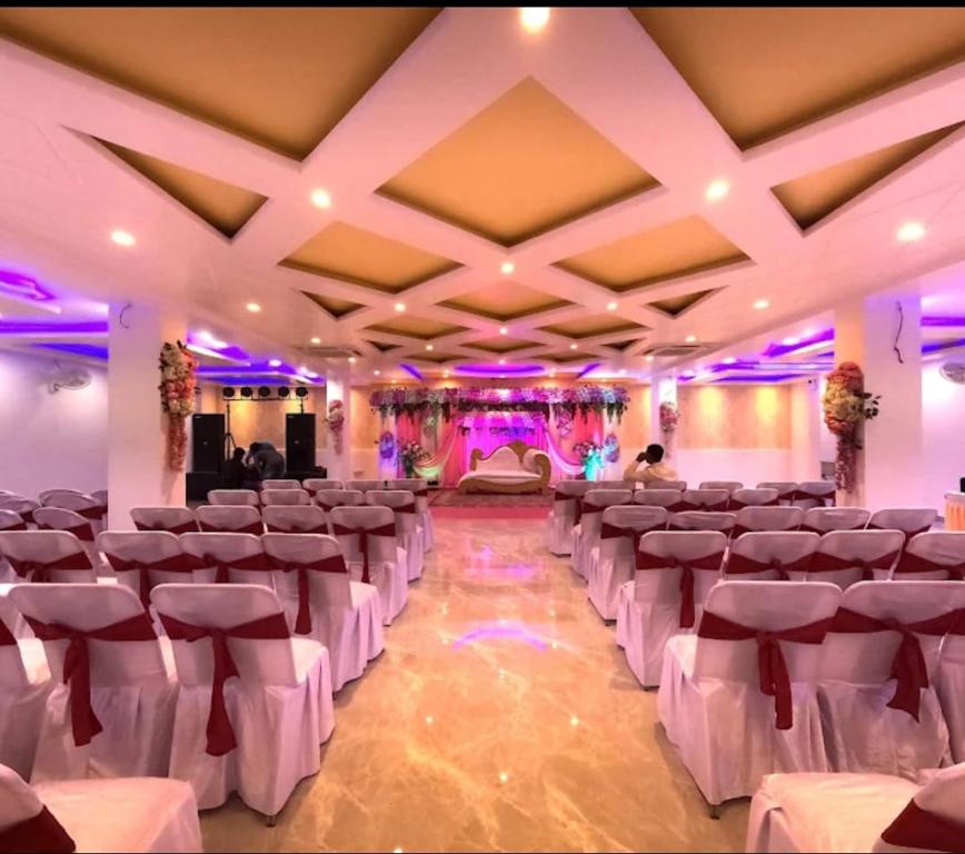 Φωτογραφία από το άλμπουμ του Hotel Rudra Residency σε Jāmb