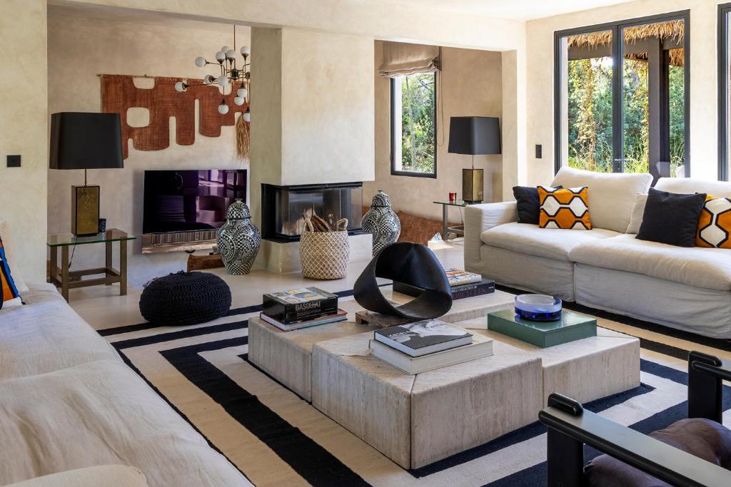 Μια τηλεόραση ή/και κέντρο ψυχαγωγίας στο Can Serenico Ibiza