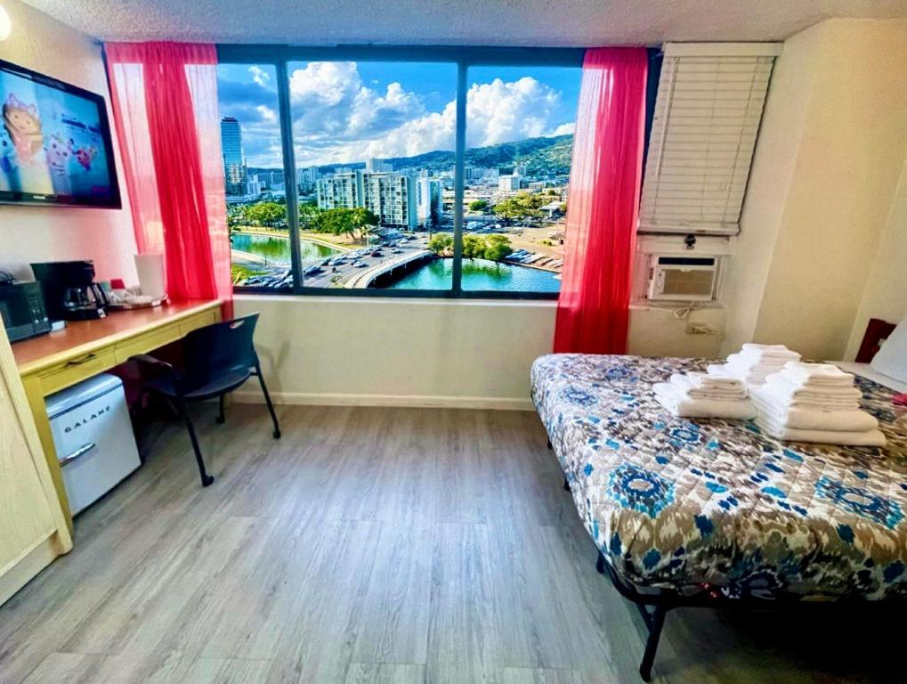 Postel nebo postele na pokoji v ubytování Waikiki Canal Family Room 6person