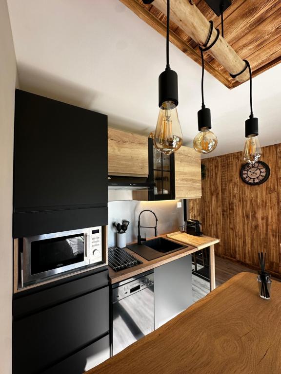 Køkken eller tekøkken på Studio magnifique avec chambre et vue magique