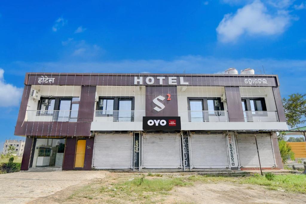 a hotel with a sign on the front of it at Hotel O S-Square in Bhadrak