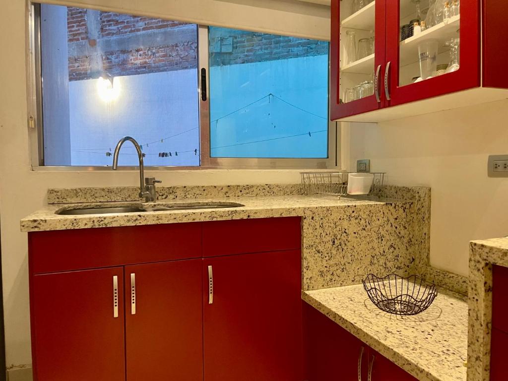 Kuchyň nebo kuchyňský kout v ubytování Residencia Bufer en San Diego Acapulco