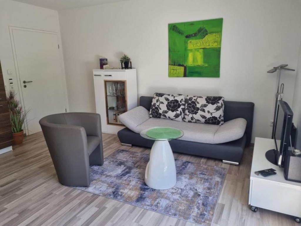 a living room with a couch and a table at Ludwigshöhe EG in Rhodt unter Rietburg