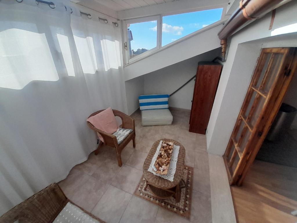 an overhead view of a living room with a window at Appartement à 300 m de la mer in Nughedu Santa Vittoria