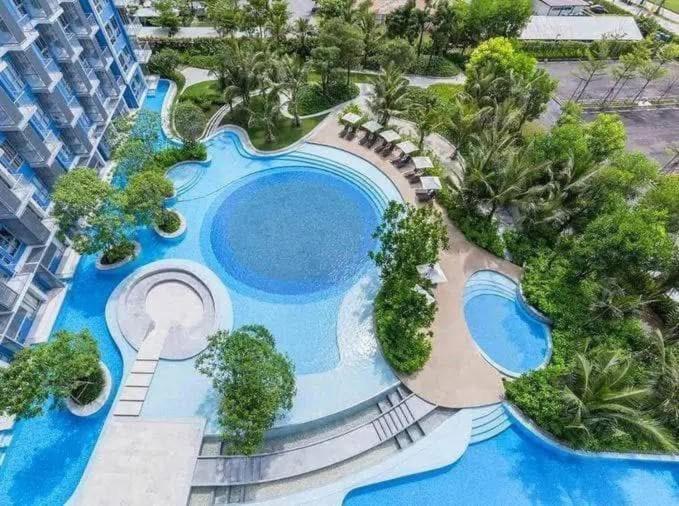 an overhead view of a swimming pool at a resort at BLU Diamond Cha Am in Ban Bo Khaem