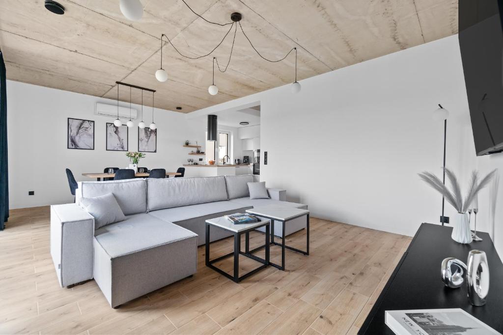a living room with a couch and a table at Jack Apartments- Apartamenty z garażem in Kamień Śląski
