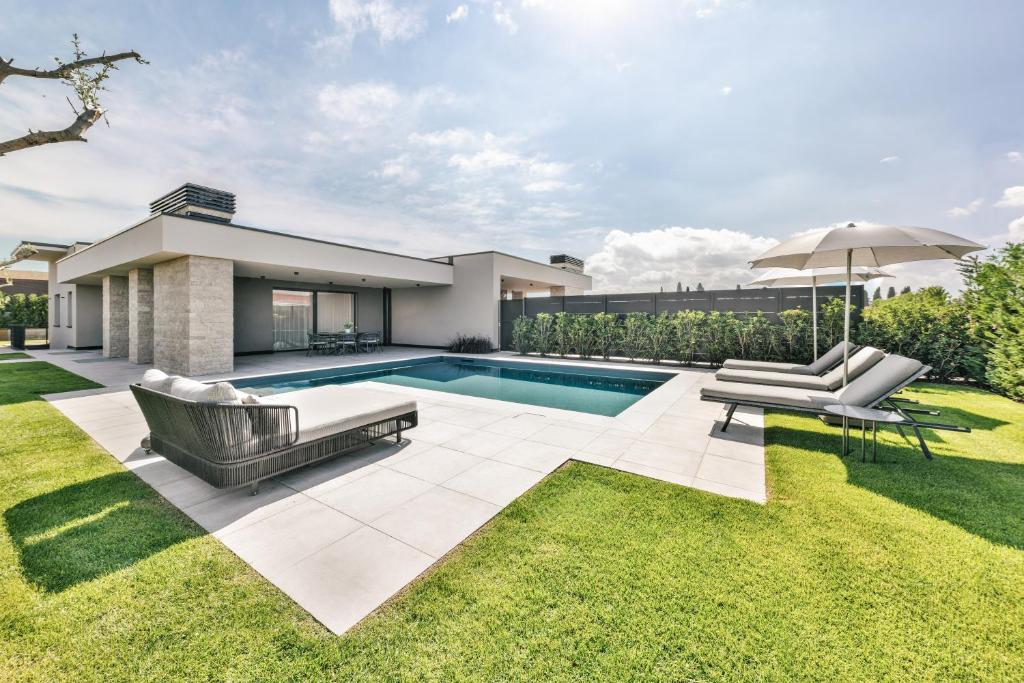 Piscina de la sau aproape de Lazise Pool Villa - Classique