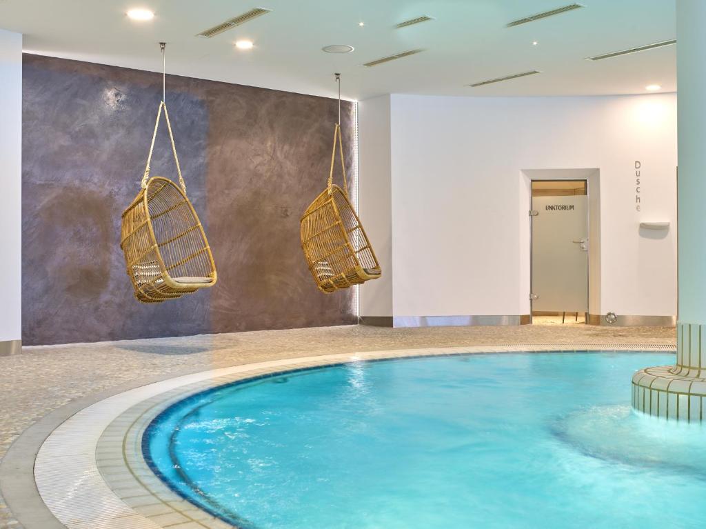 Bazén v ubytování Hotel Maximilian nebo v jeho okolí