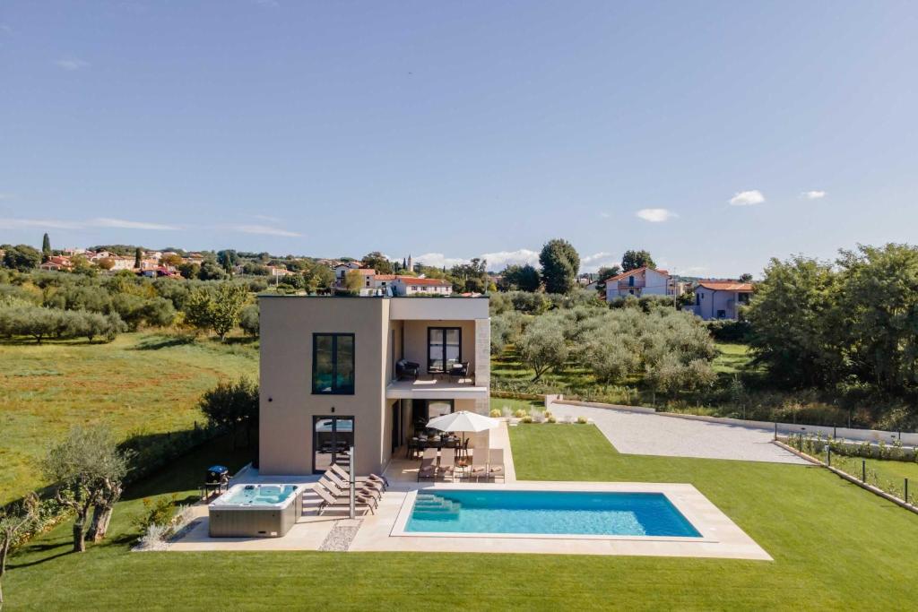 Πισίνα στο ή κοντά στο Villa Fiducia - Modern villa close to Poreč