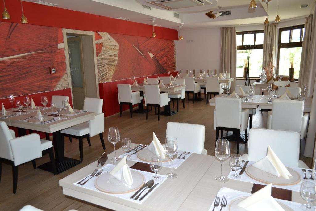 Restaurace v ubytování Hotel Slamený Dom & SPA