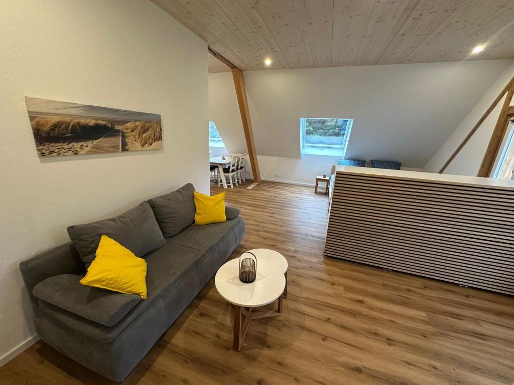 a living room with a couch and a table at Ferienwohnung Derday im Schuttertal in Schuttertal