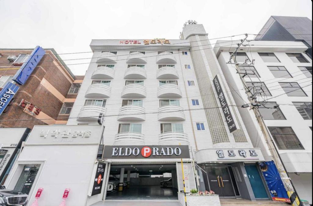 Το κτήριο όπου στεγάζεται  το μοτέλ