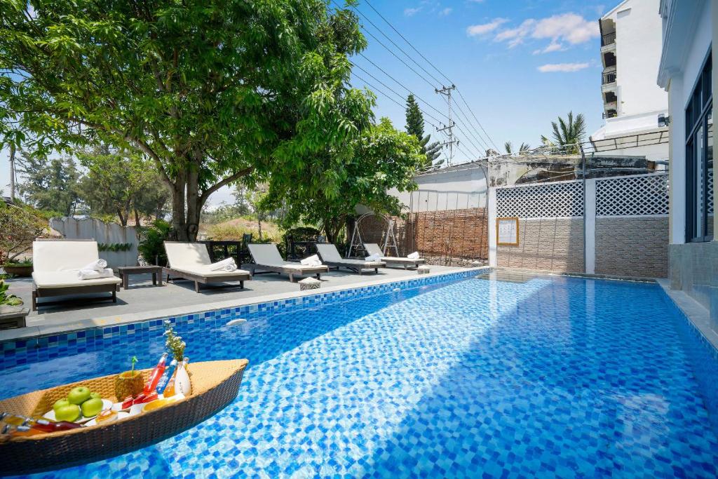 Hồ bơi trong/gần Beachfront Hotel Hoi An
