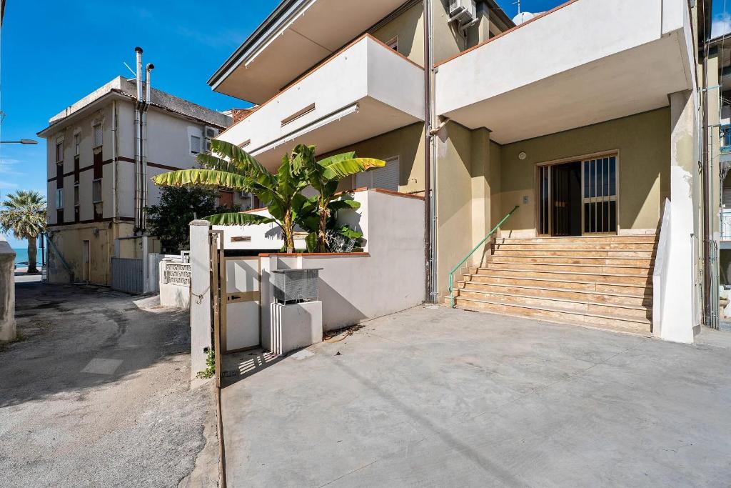 Το κτήριο όπου στεγάζεται  το διαμέρισμα