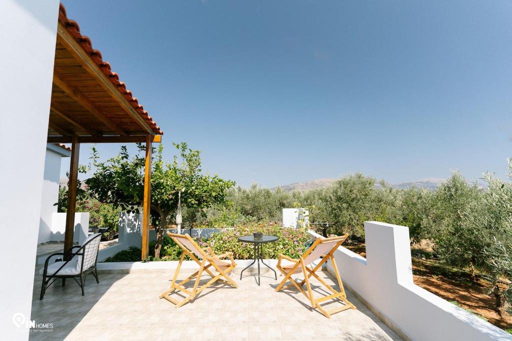 Μπαλκόνι ή βεράντα στο Myrsini's House - Neapoli Garden & Grove Retreat