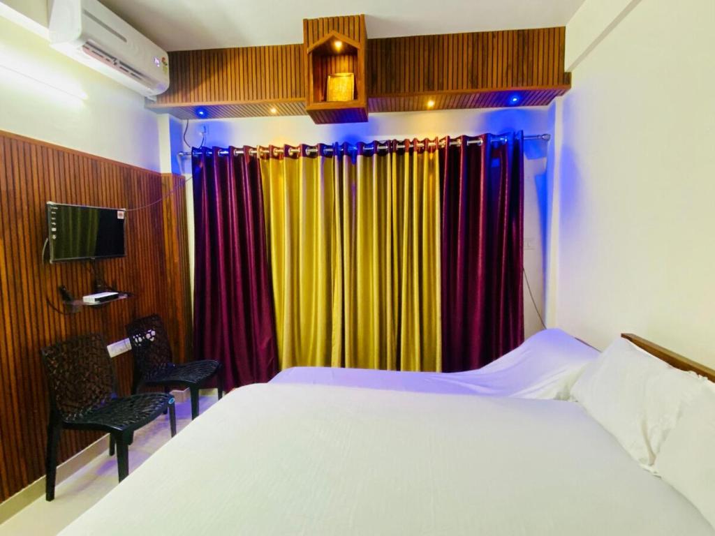 Ένα ή περισσότερα κρεβάτια σε δωμάτιο στο Flat in Guruvayur- Sooryamadhavam Apartments- Family only