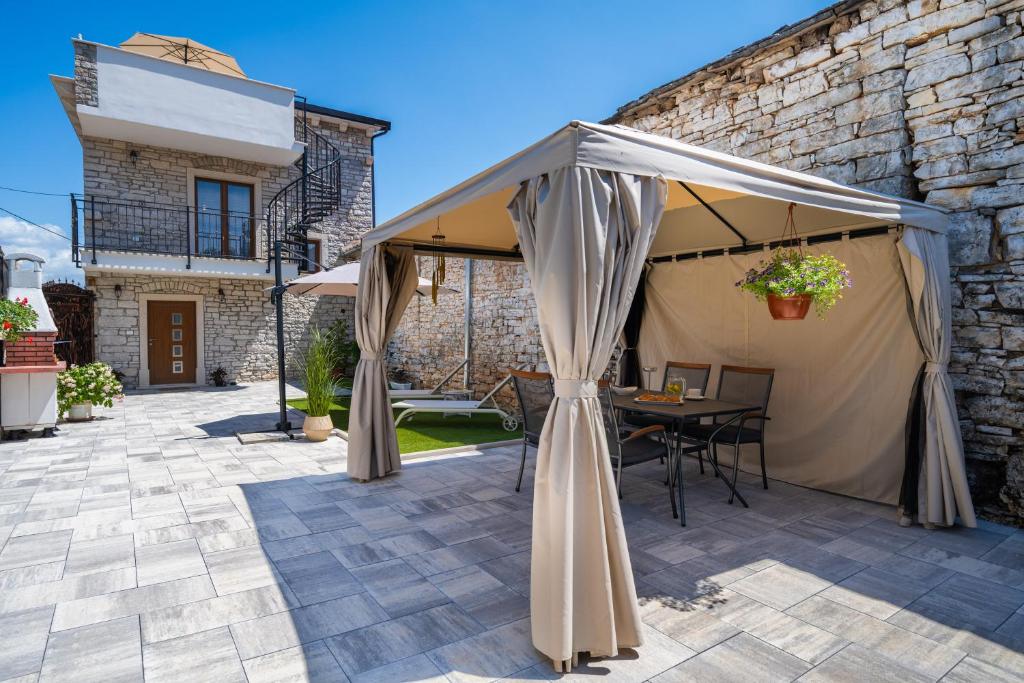 a tent on a patio in front of a building at Villa Istria Mar in Pazin