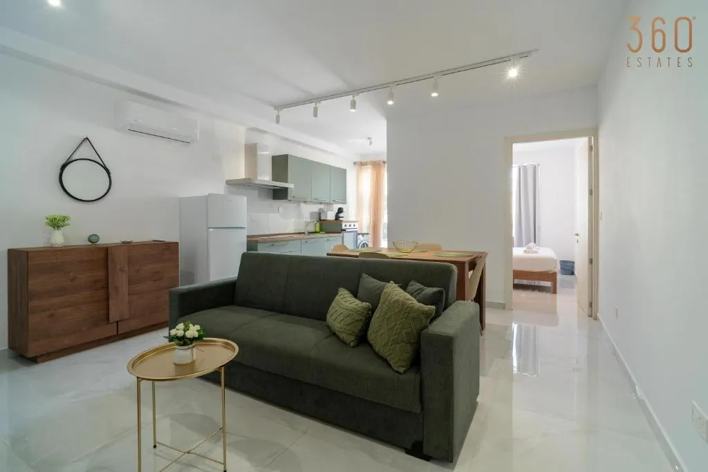 Seaside Comfort in St'Pauls Bay steps from the Sea by 360 Estates