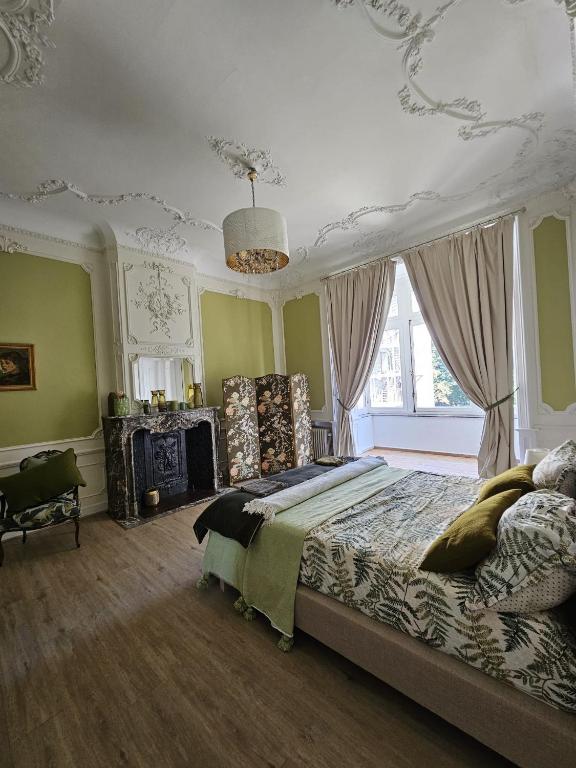 a bedroom with a large bed in a room at La villa Chatorya in Spa