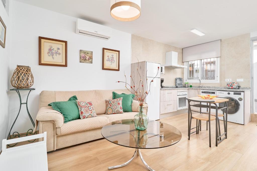 a living room with a couch and a table at El Rincón de Dorcica Ruiz in Frigiliana