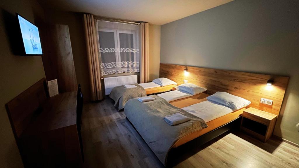 Postel nebo postele na pokoji v ubytování Good Night Noclegi & Strefa Wellness