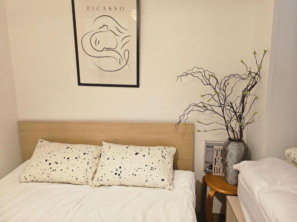 Ένα ή περισσότερα κρεβάτια σε δωμάτιο στο Yongsan Hyochang Park 3 minutes, breakfast included, luggage storage service