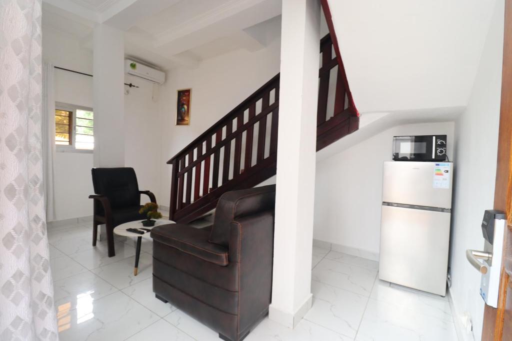 Nhà bếp/bếp nhỏ tại AfriqPnB VC Studio situé à Kribi Mboamanga avec piscine et bord de mer