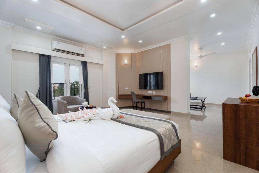 TV/trung tâm giải trí tại Himalayan Gateway -GTA, By Cilantro Collection