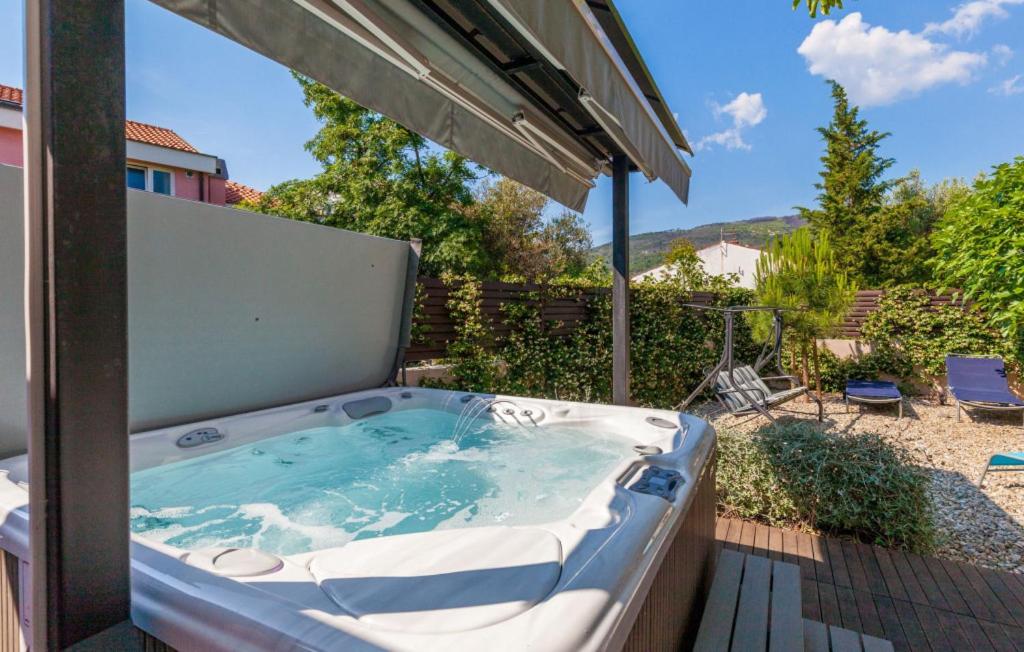 a jacuzzi tub on a deck with a patio at Ferienhaus Nina mit Whirpool by Villas Guide in Selce