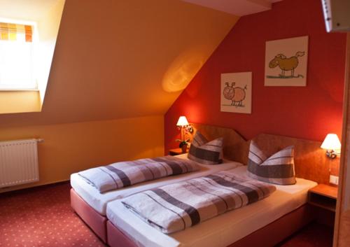 Postel nebo postele na pokoji v ubytování Hotel Perler Hof