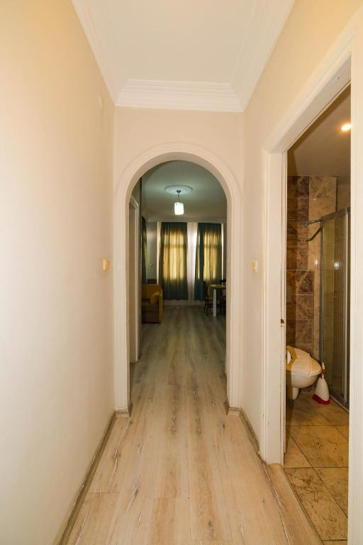 Cleopatra King Apart - 11