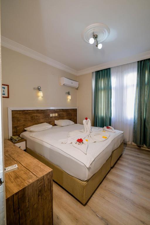 Cleopatra King Apart - 13