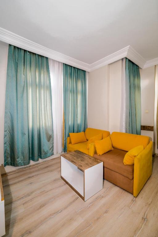 Cleopatra King Apart - 14