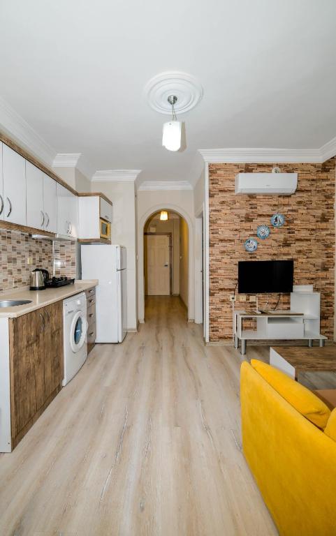 Cleopatra King Apart - 16