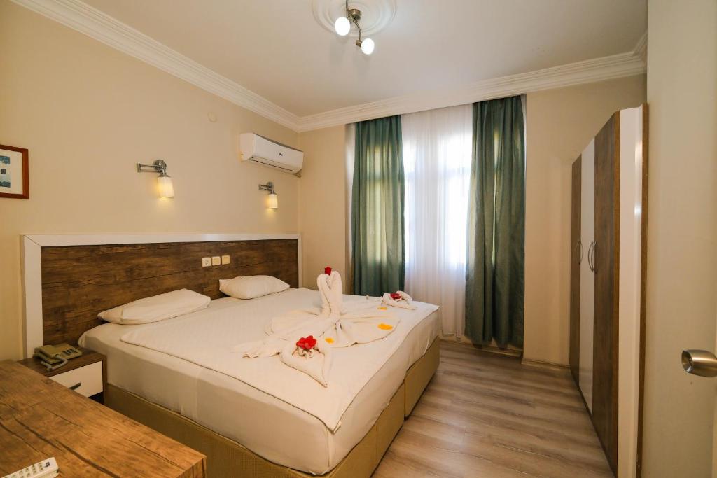 Cleopatra King Apart - 18