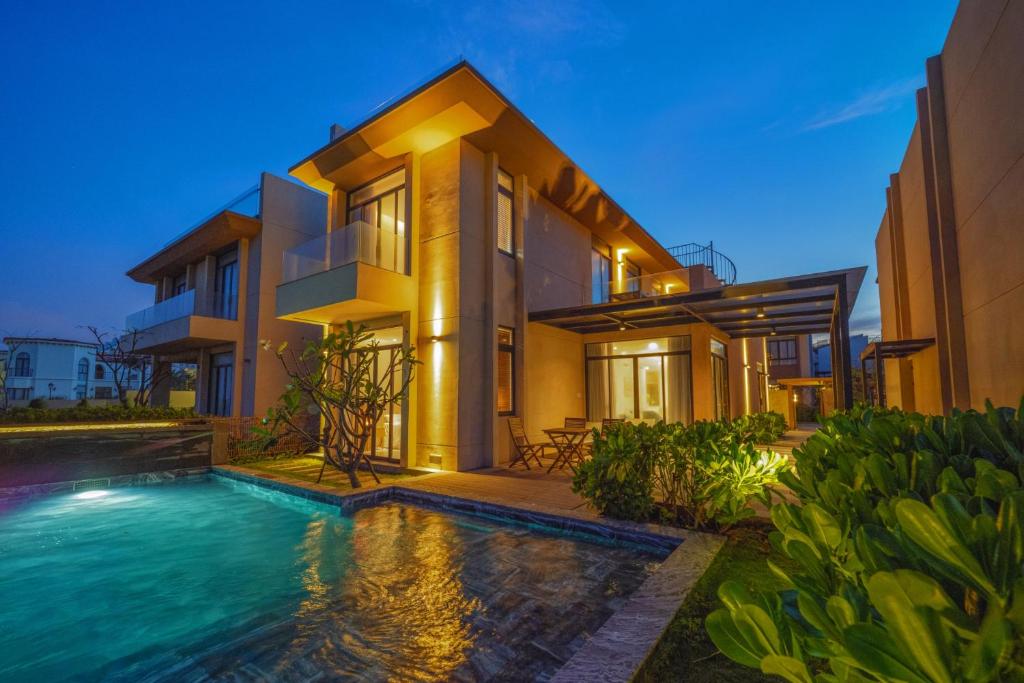 Biệt Thự - Trước Biển