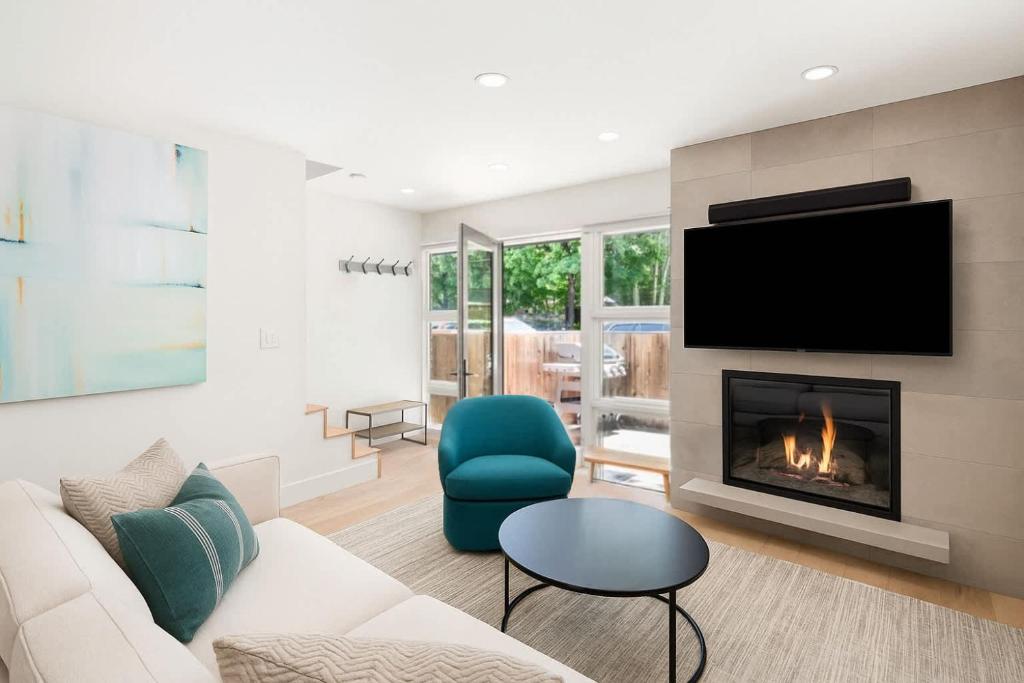 Posezení v ubytování Renovated Aspen Core 3BR and 2 & Half BA Townhouse