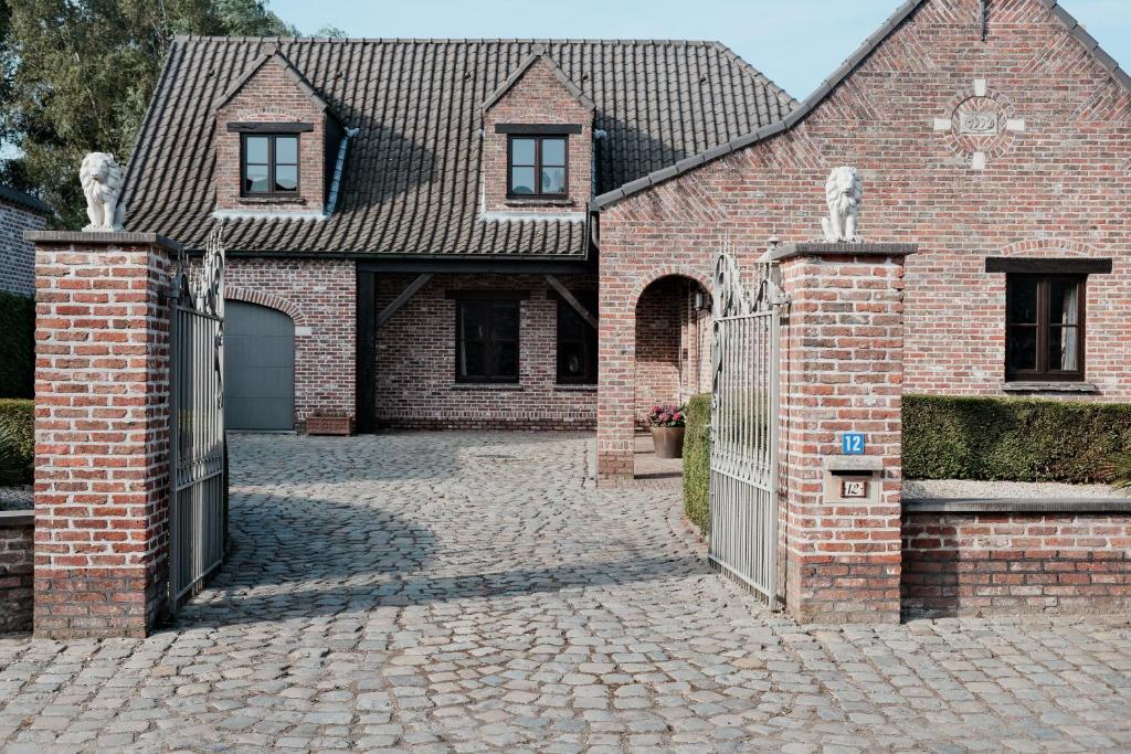 Το κτήριο όπου στεγάζεται  η παραθεριστική κατοικία