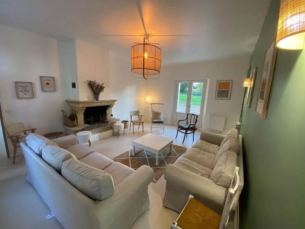 Χώρος καθιστικού στο Magnifique Gite Clos de l'Eglise ! 20 personnes