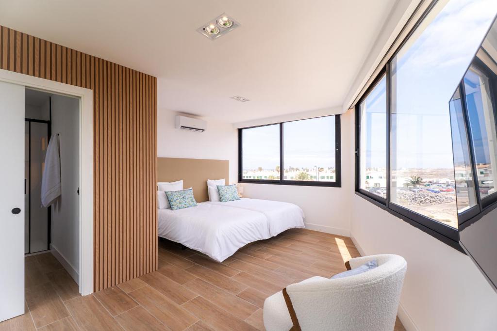 Postel nebo postele na pokoji v ubytování COTILLO MAR 15A- Apartamento moderno con jacuzzi y vista mar