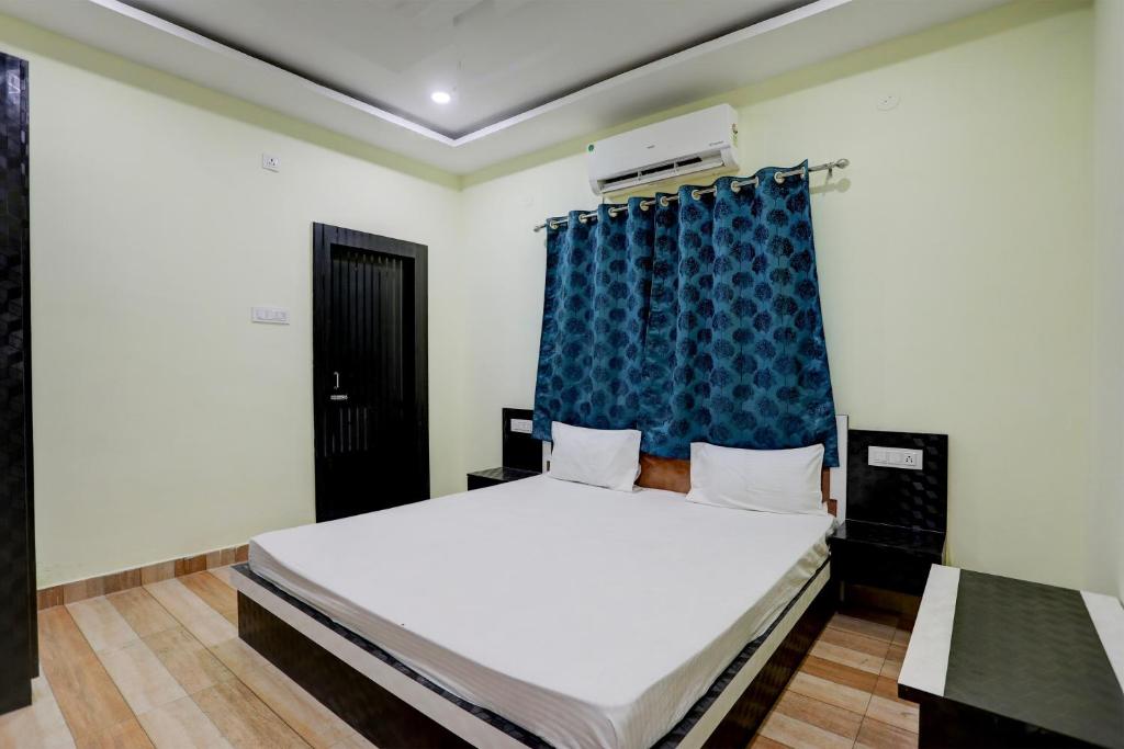 Postel nebo postele na pokoji v ubytování Hotel O The Nirvana Resorts