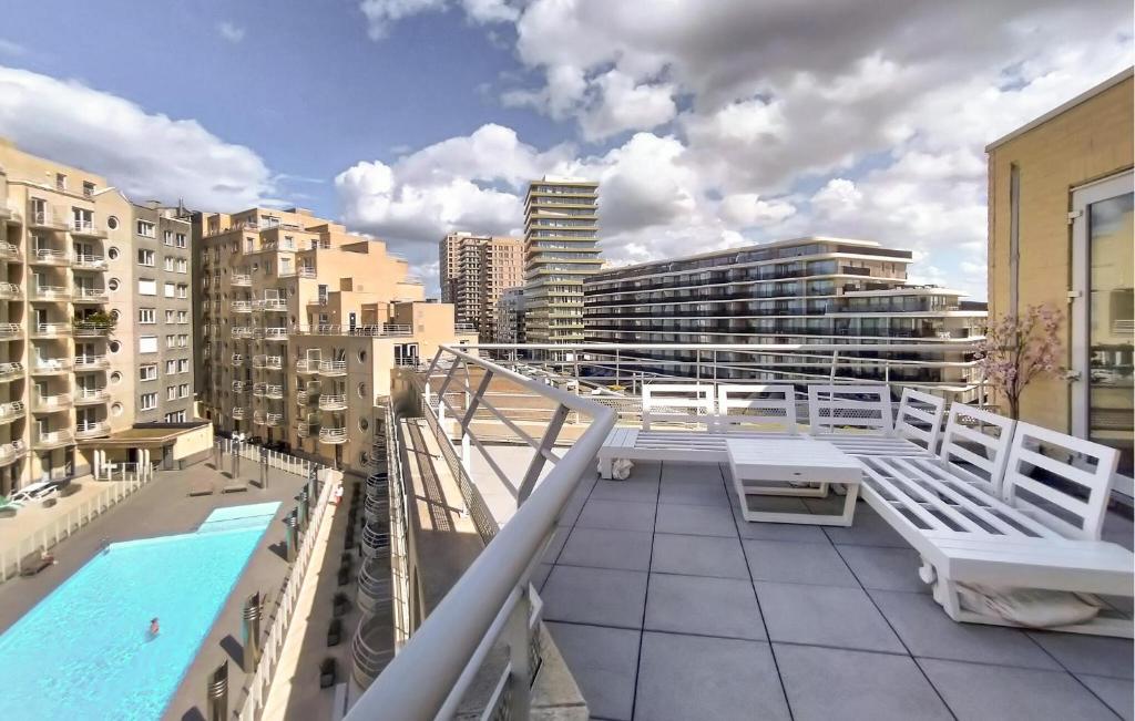 Μπαλκόνι ή βεράντα στο 2 Bedroom Lovely Apartment In Oostende